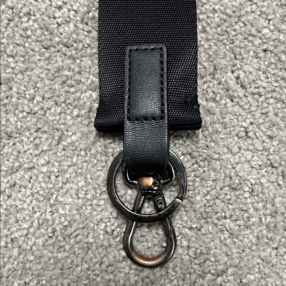 Lululemon Never Lost Black Keychain - Picture 4 of 4